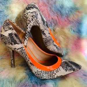 BCBG 80’s vibe heels. Love these! Sz 8